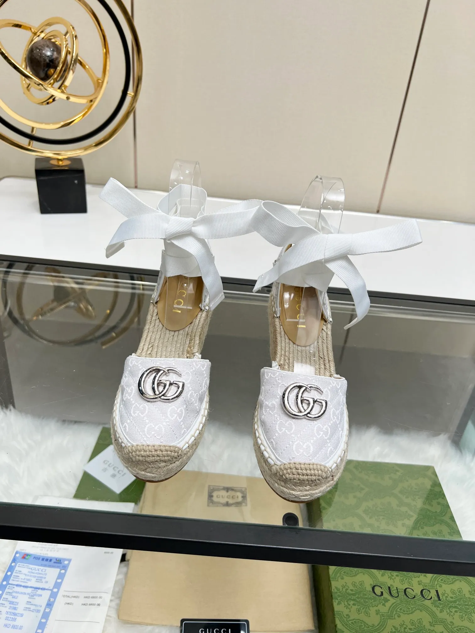 👟👟Ex-factory price 440👟👟 GUCCI wedge fisherman sandals, thick-soled straw, high-end quality, fabric: double G fabric, electric embroidery, lining: mixed sheepskin lining, yardage: 35～42, color: pure white. Dear new and old customers, the picture has been updated, please transfer the image to change. The upgraded version of the wedge heel currently has more than 40 colors. Transfer the image to sell.